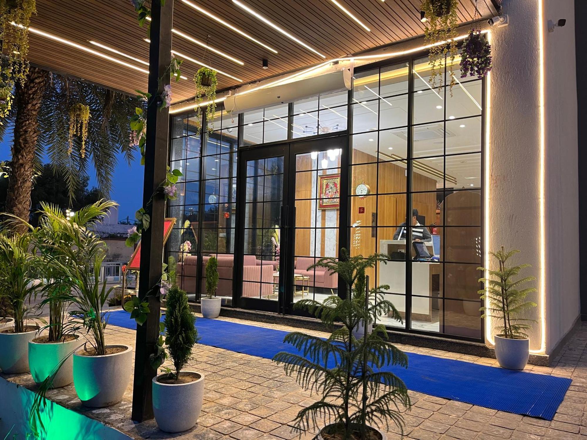 Hotel Three Seasons Vrindavan Exterior photo