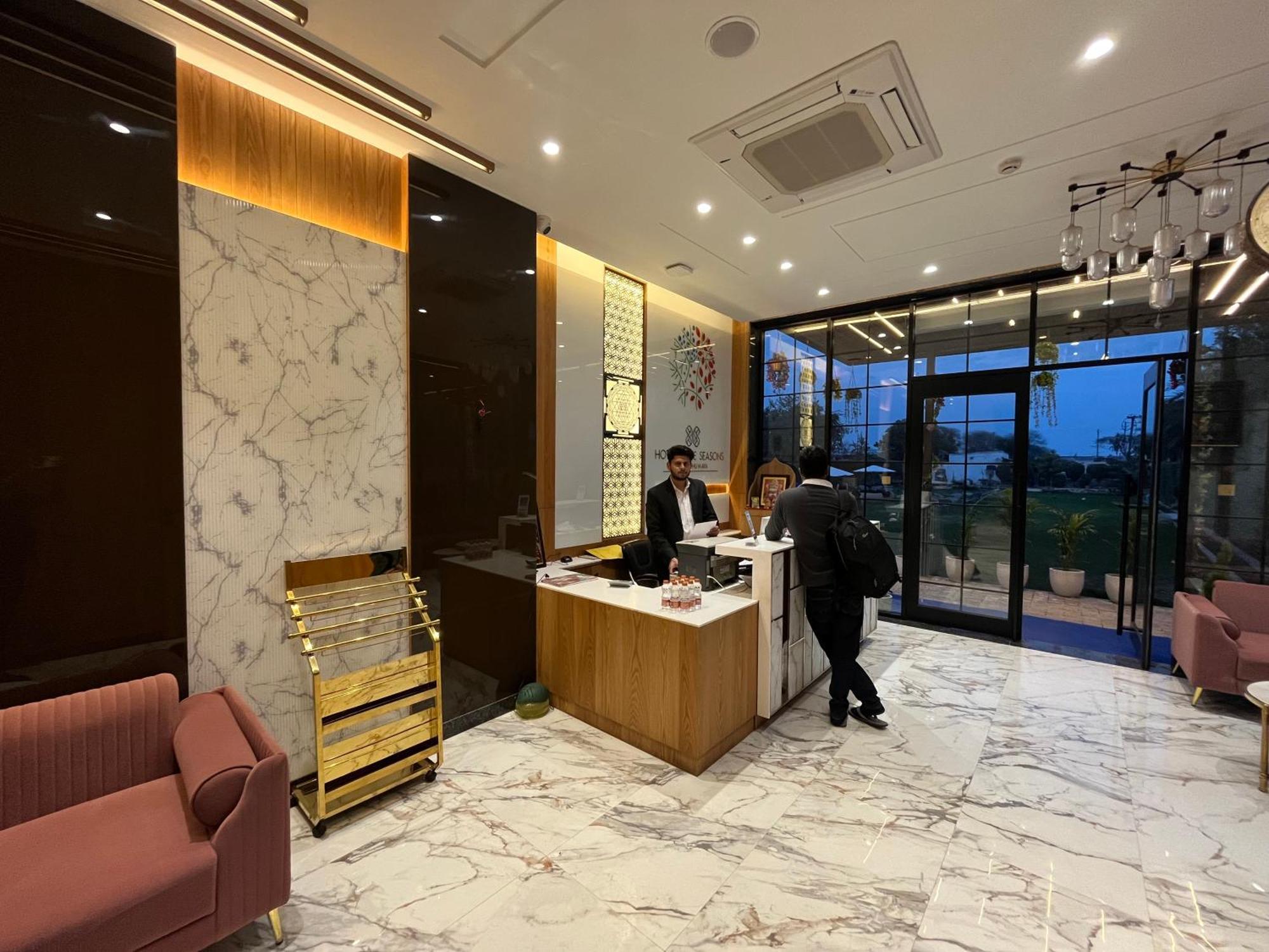 Hotel Three Seasons Vrindavan Exterior photo
