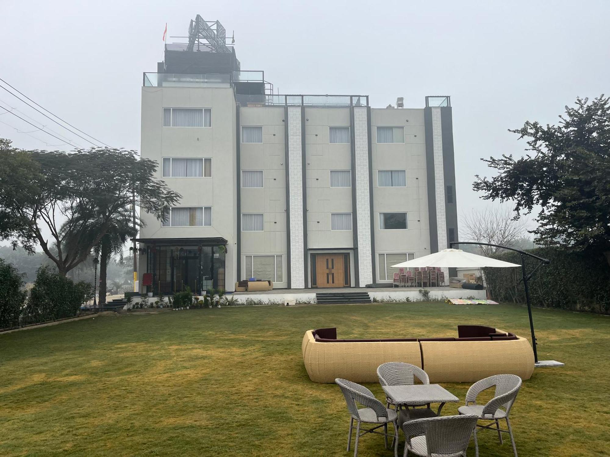 Hotel Three Seasons Vrindavan Exterior photo