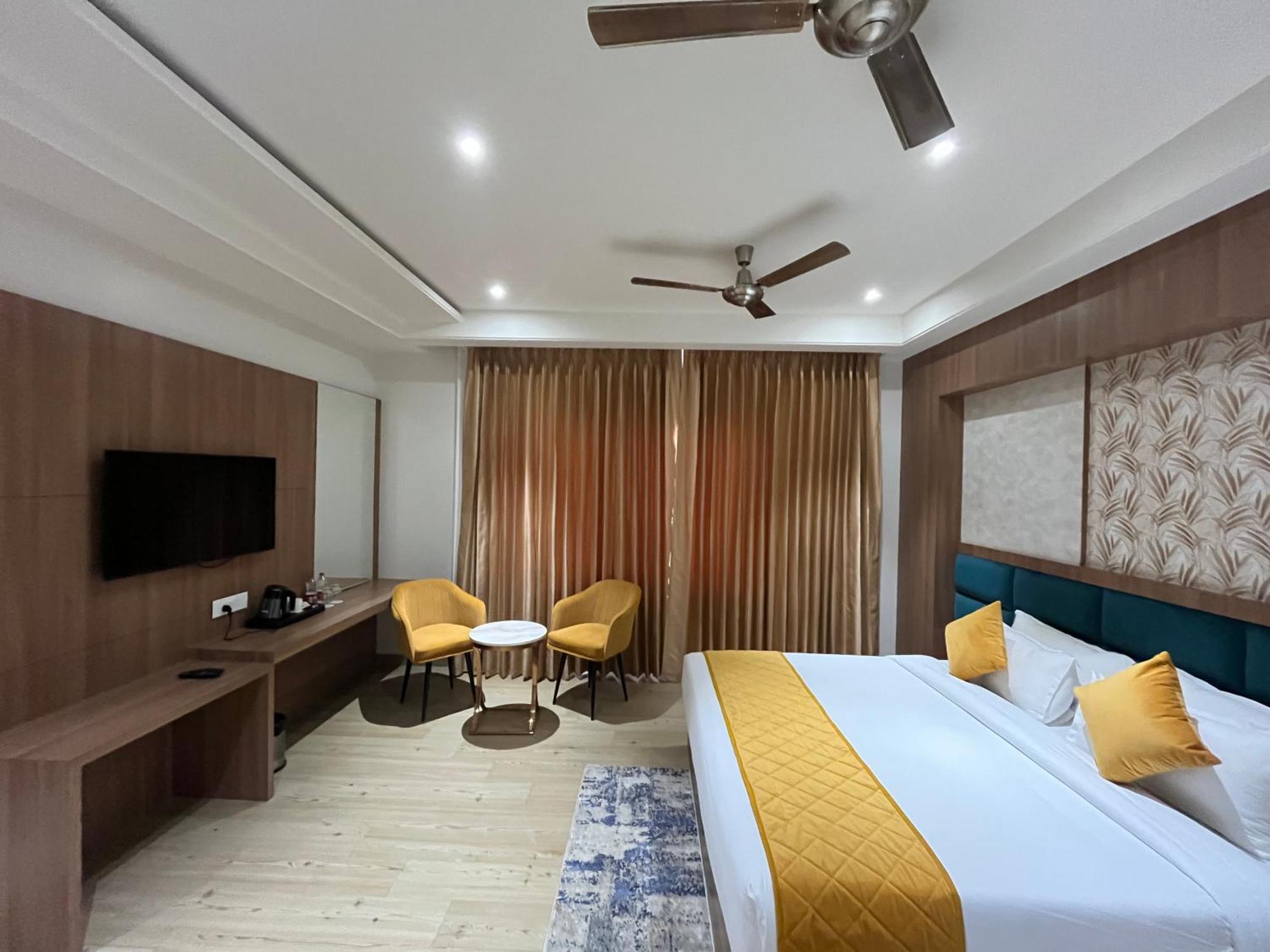 Hotel Three Seasons Vrindavan Exterior photo