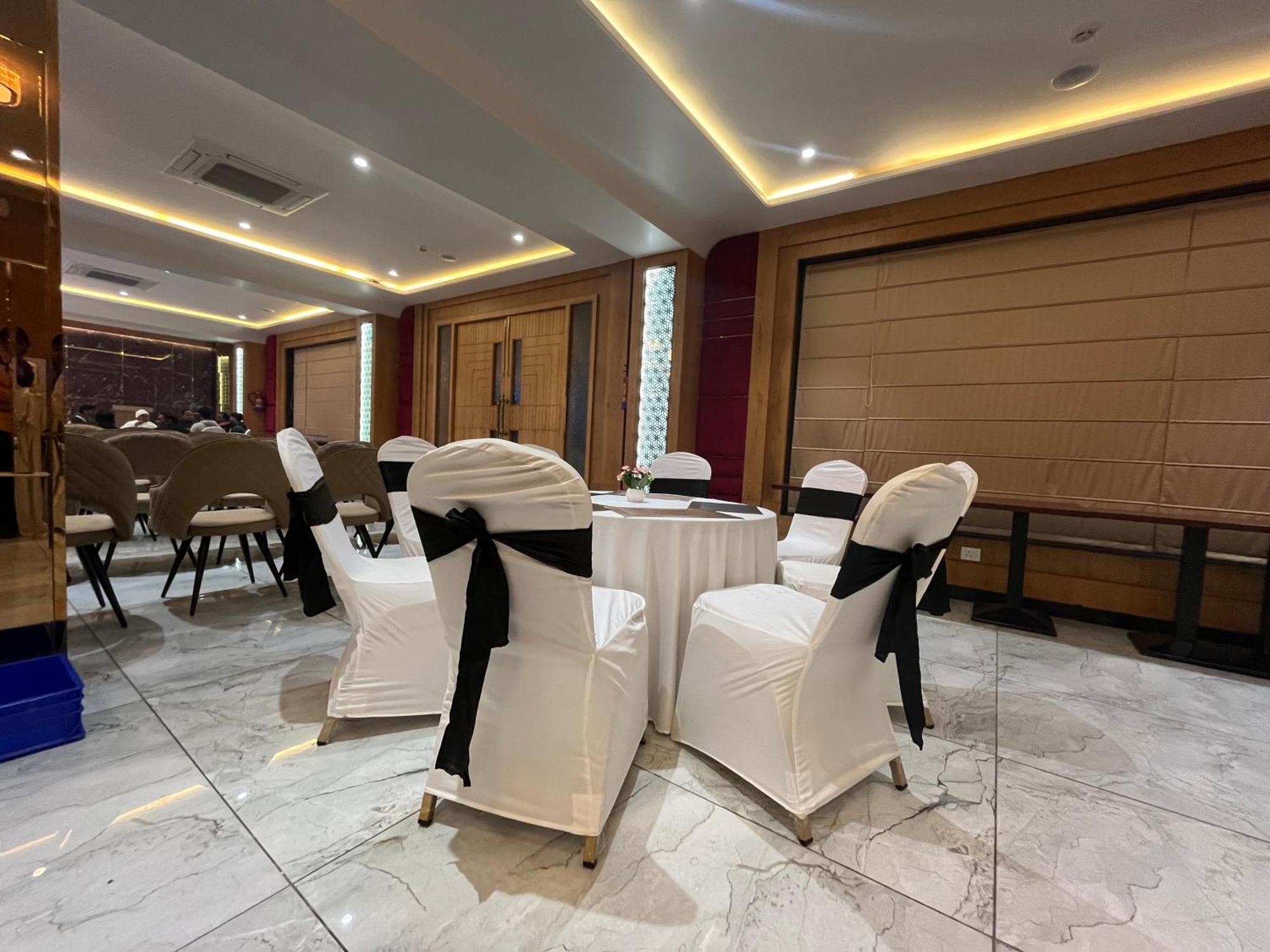 Hotel Three Seasons Vrindavan Exterior photo