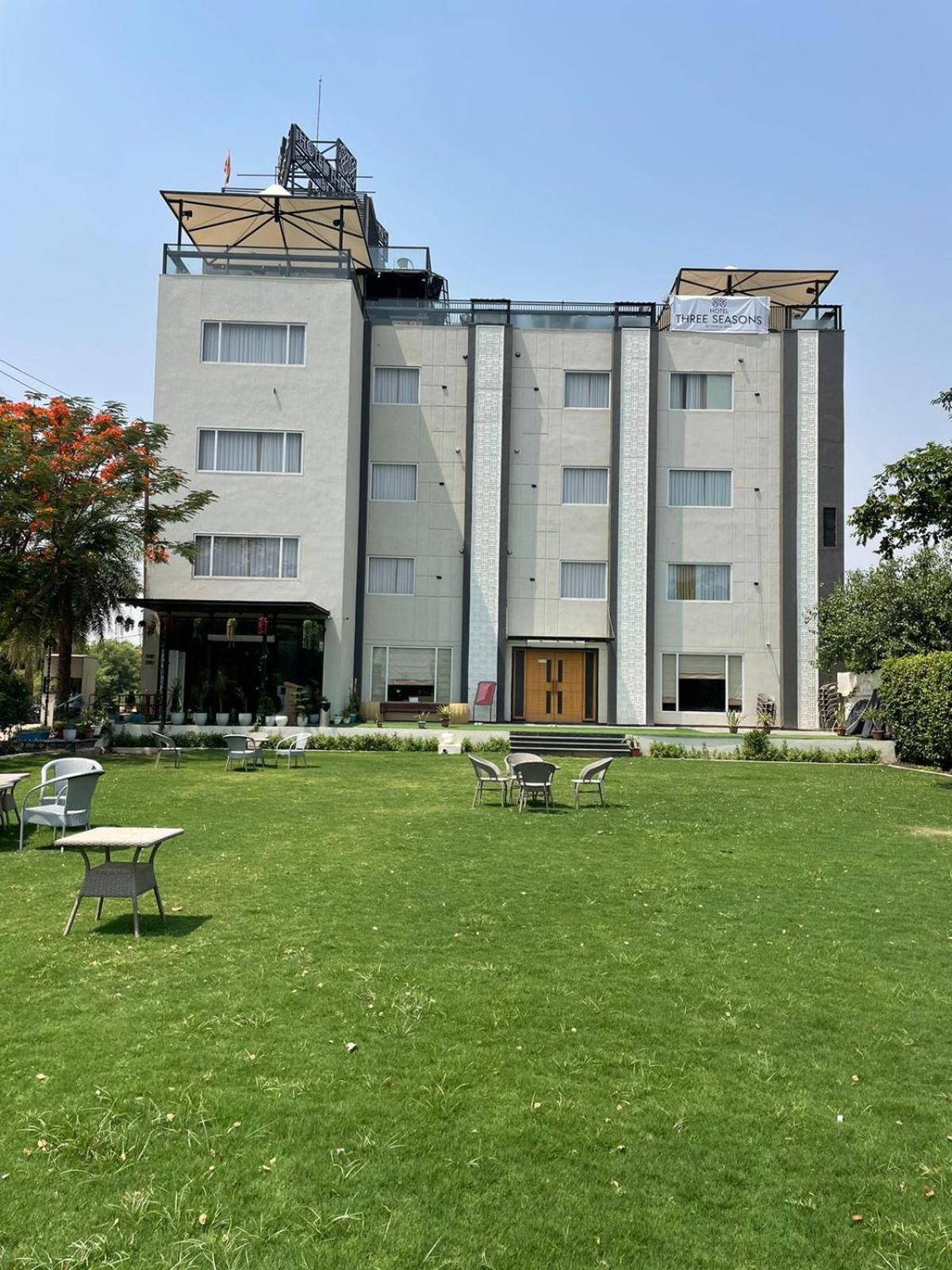 Hotel Three Seasons Vrindavan Exterior photo