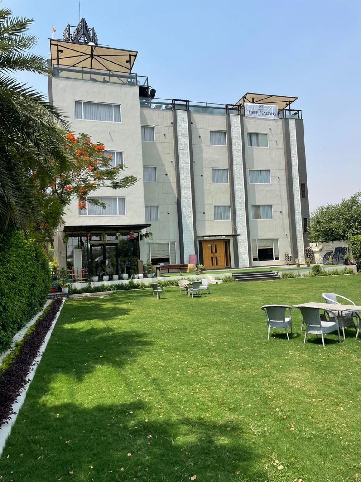 Hotel Three Seasons Vrindavan Exterior photo
