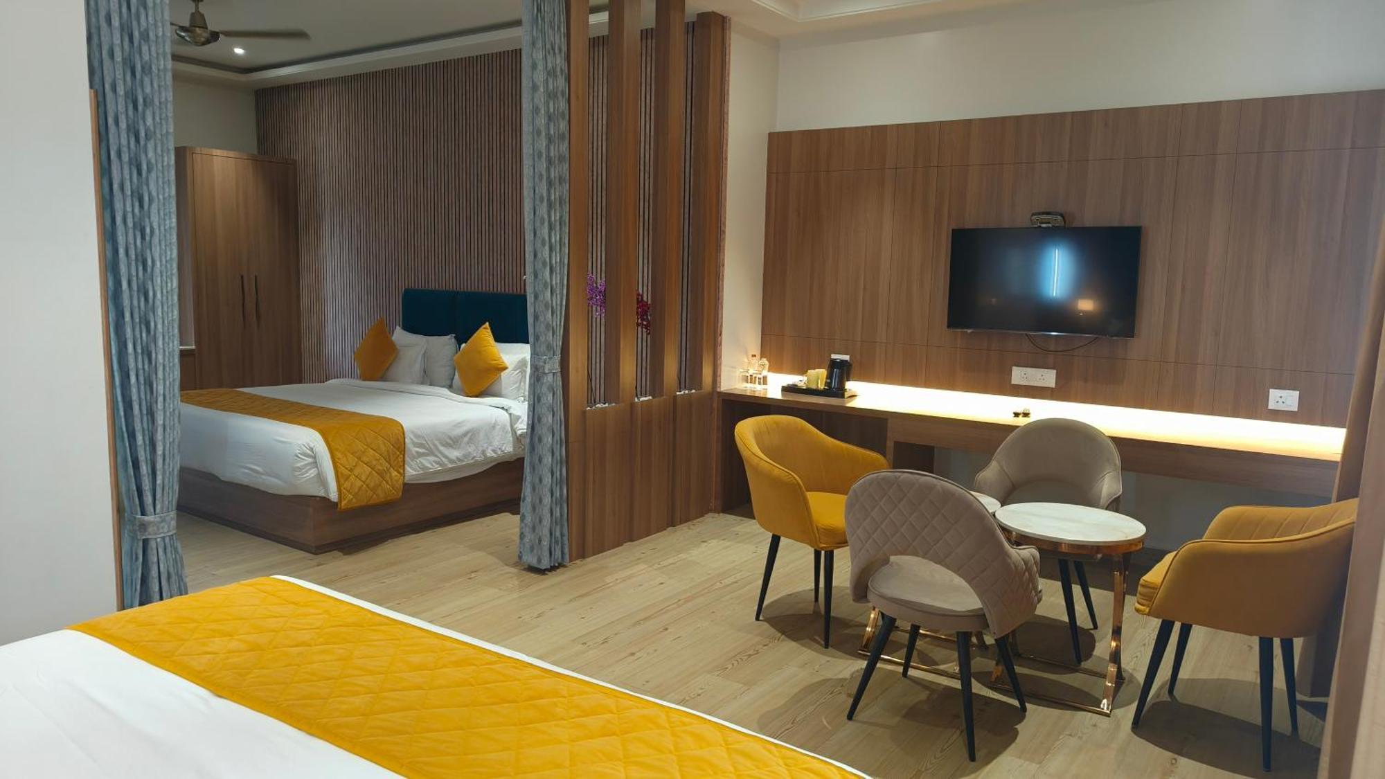Hotel Three Seasons Vrindavan Exterior photo