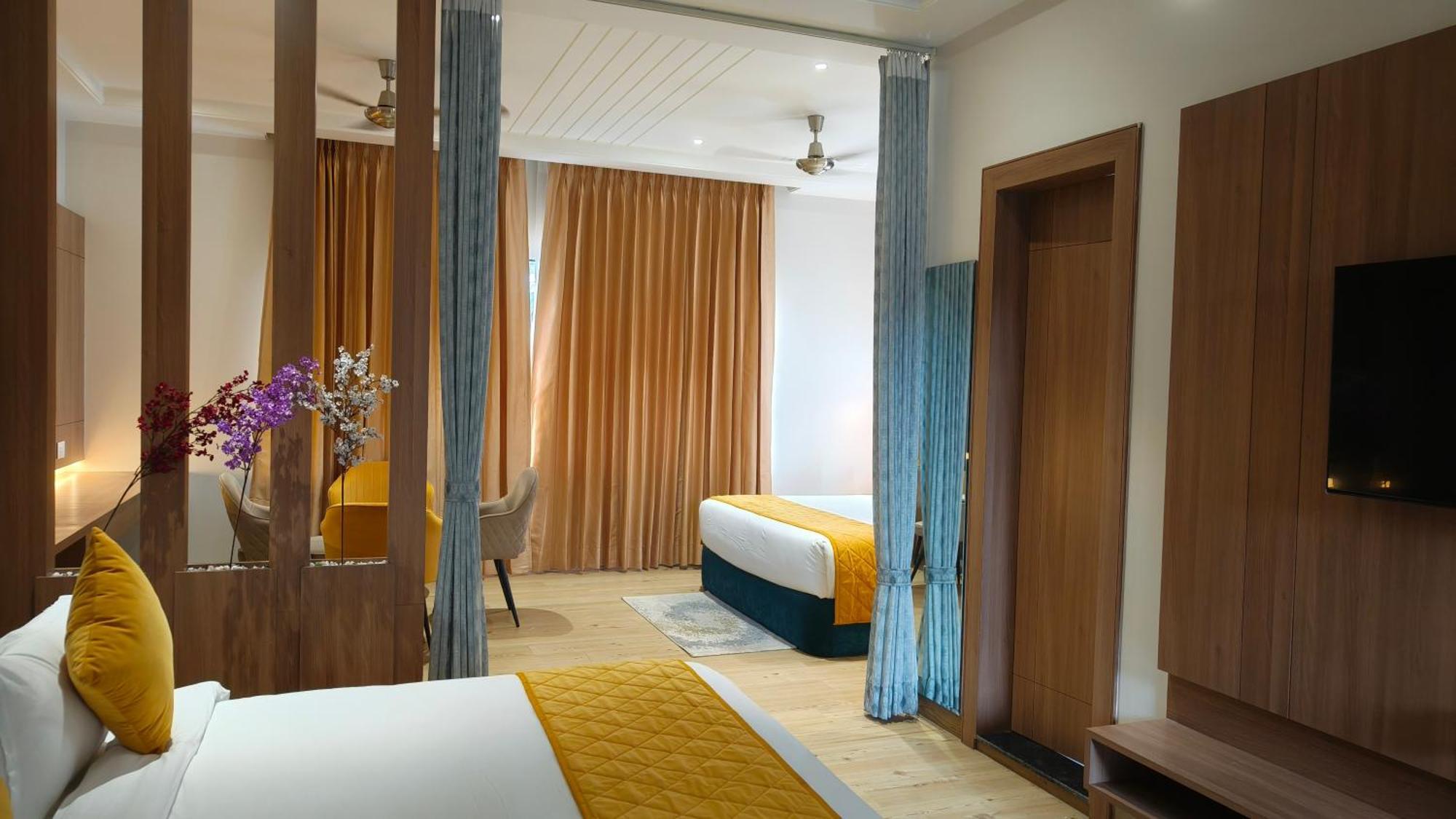 Hotel Three Seasons Vrindavan Exterior photo